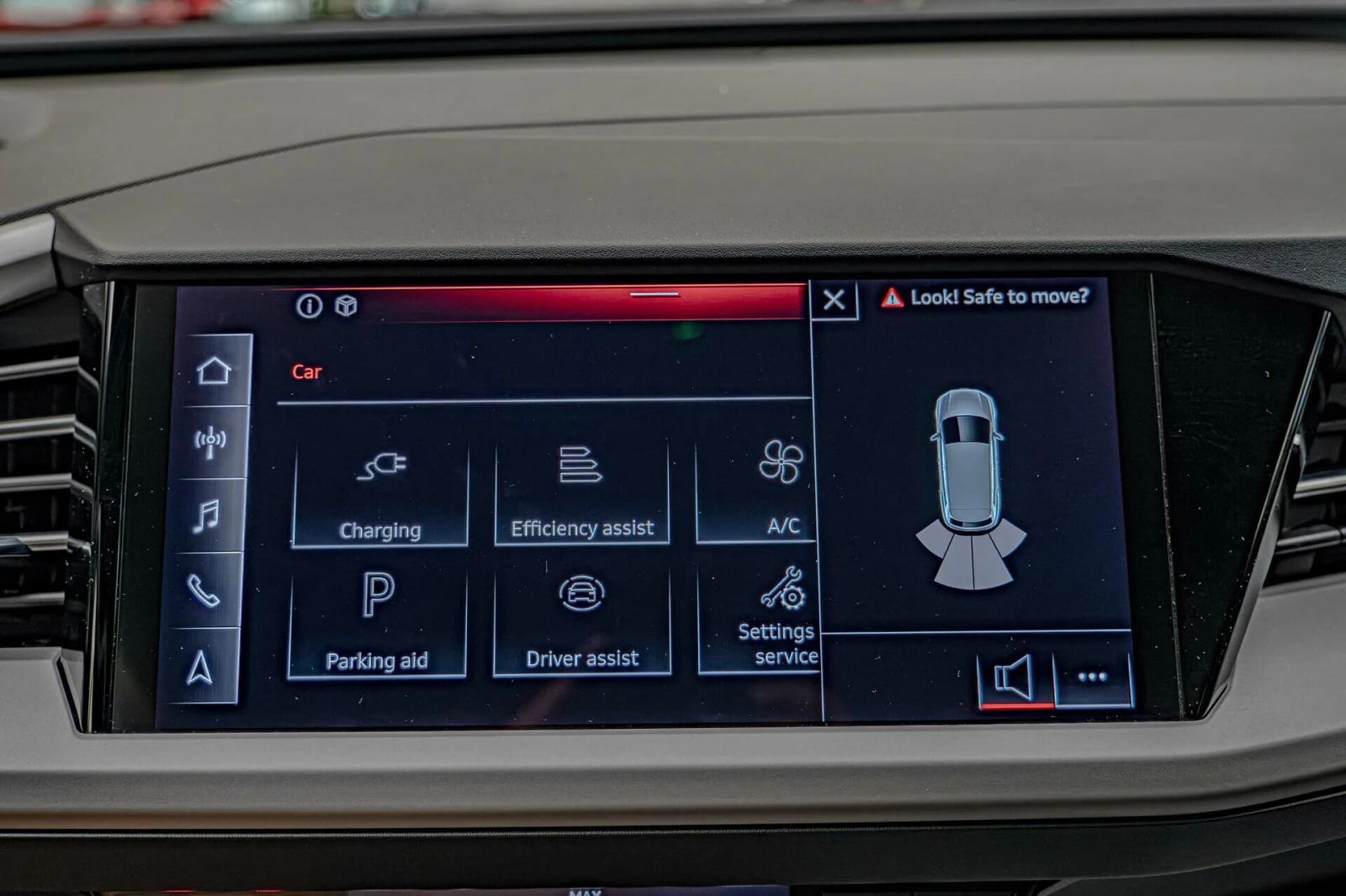 Audi Q4 35/E-Tron/Distronic/Lane Assist/Pre Sense/Isofix/E, снимка 11 - Автомобили и джипове - 55140714