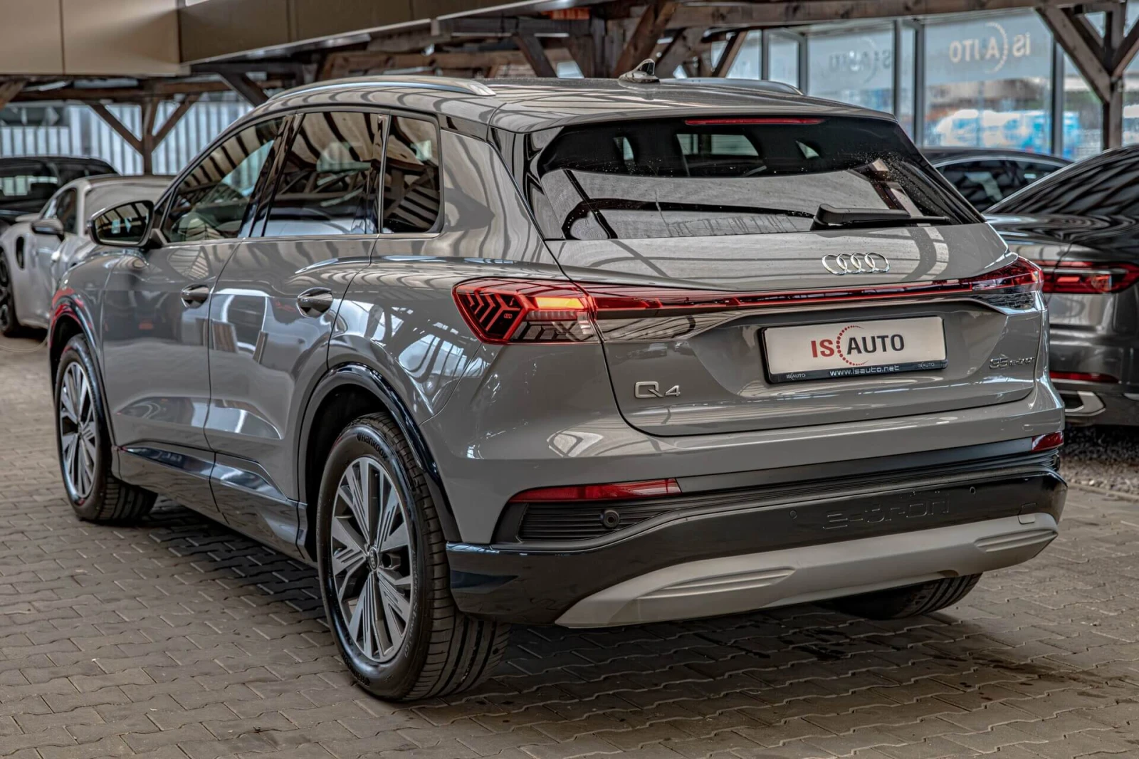 Audi Q4 35/E-Tron/Distronic/Lane Assist/Pre Sense/Isofix/E, снимка 6 - Автомобили и джипове - 55140714