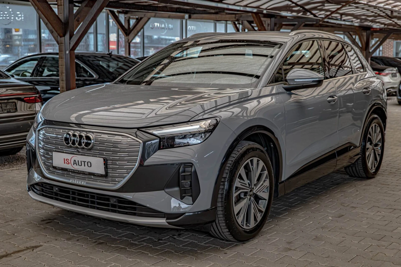 Audi Q4 35/E-Tron/Distronic/Lane Assist/Pre Sense/Isofix/E, снимка 3 - Автомобили и джипове - 55140714