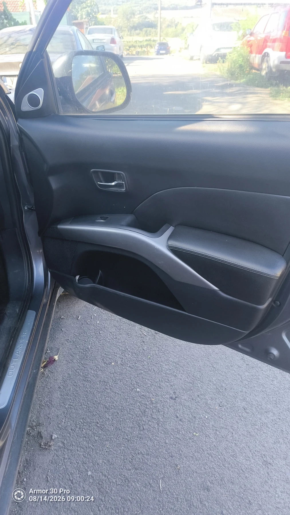 Mitsubishi Outlander, снимка 6 - Автомобили и джипове - 55660005