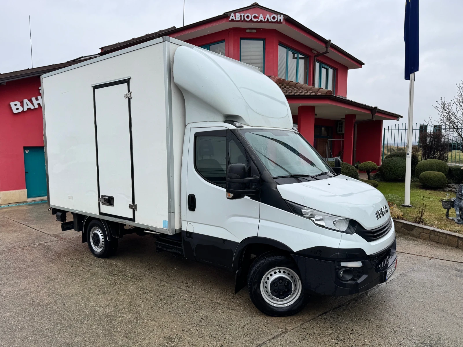 Iveco Daily 3.0HPI* 35-180* Климатик* Падащ борд - изображение 10