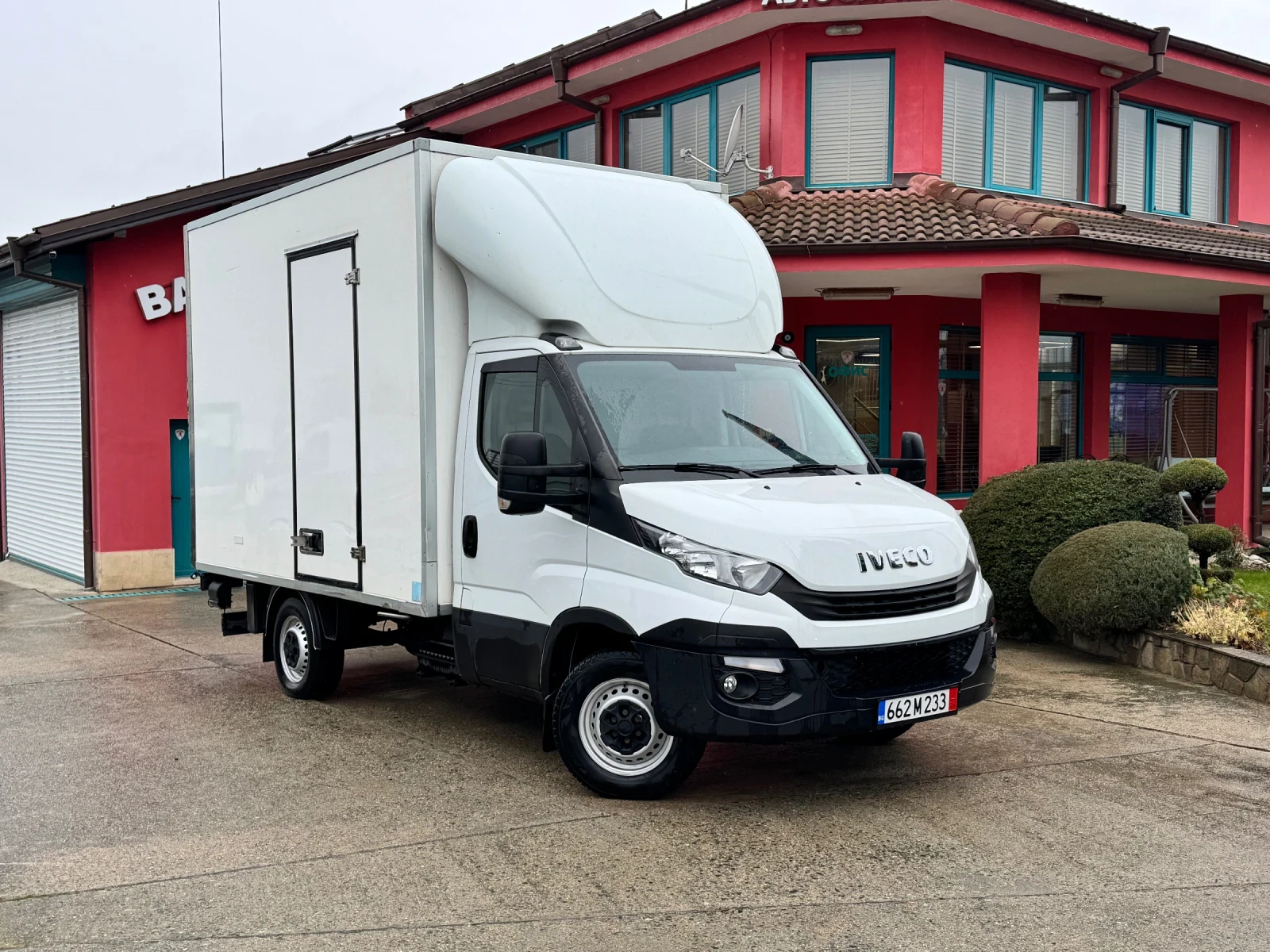 Iveco Daily 3.0HPI* 35-180* Климатик* Падащ борд - изображение 2