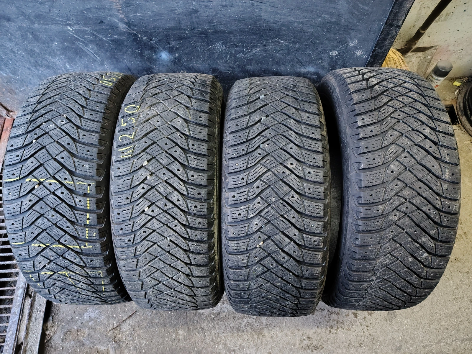 Гуми Зимни 235/55R18