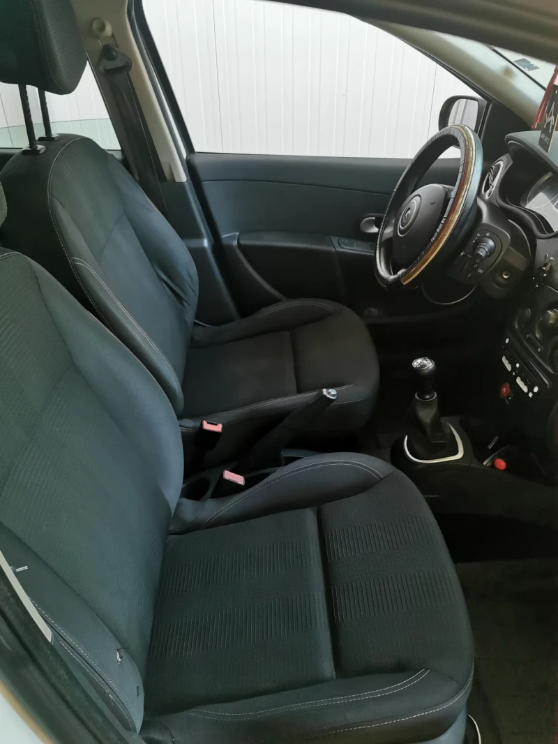 Renault Clio, снимка 10 - Автомобили и джипове - 52883794