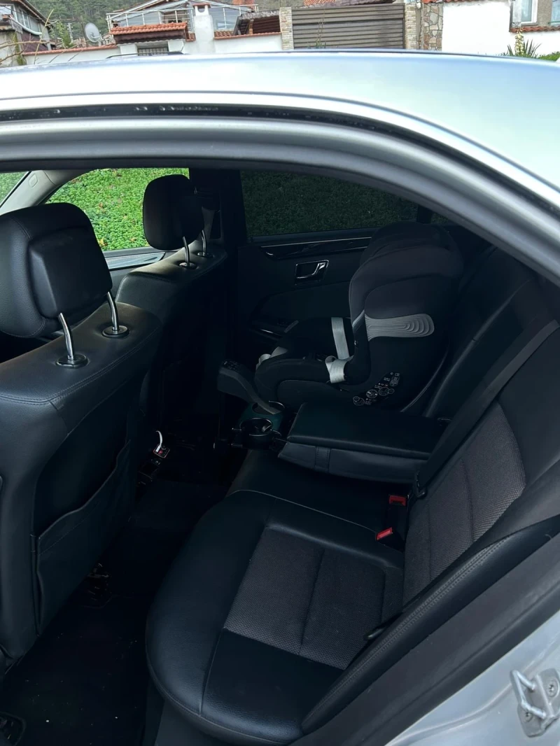 Mercedes-Benz E 220, снимка 16 - Автомобили и джипове - 52746476