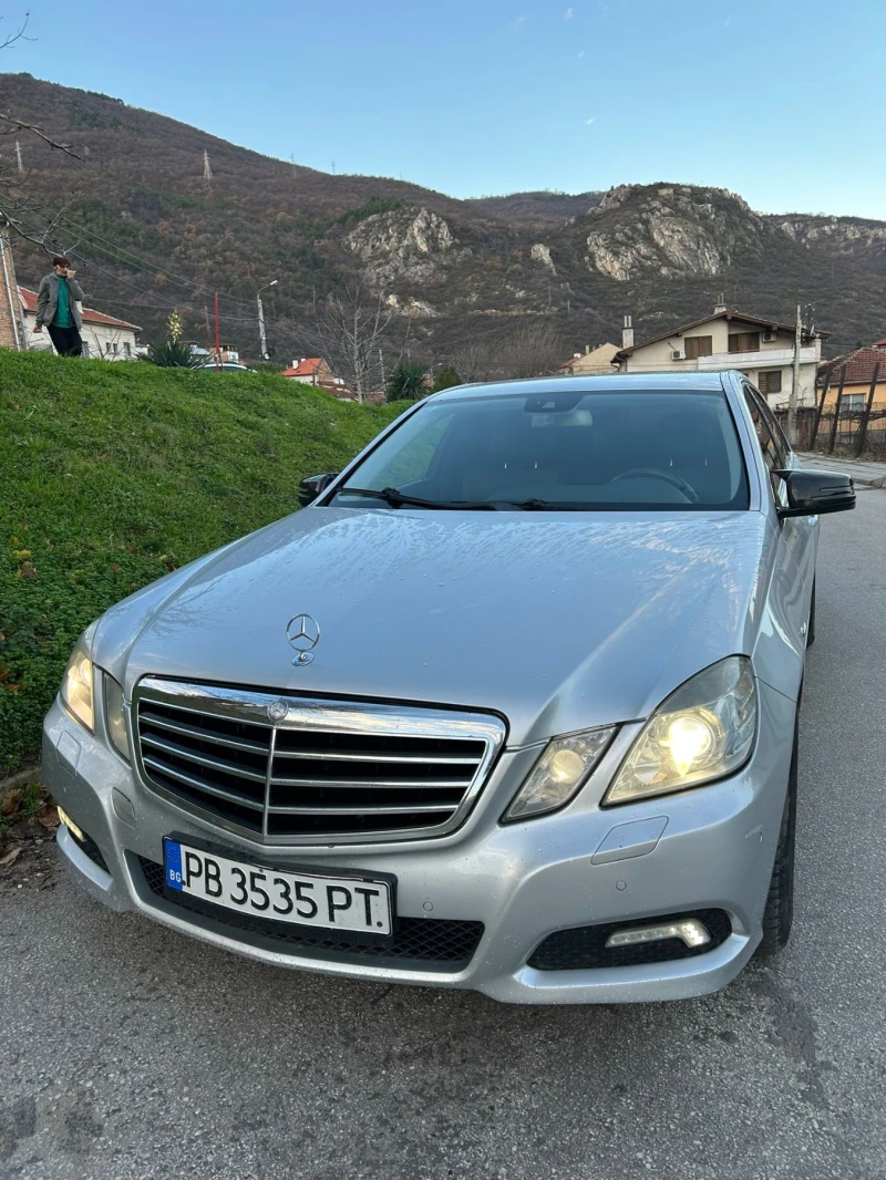 Mercedes-Benz E 220, снимка 6 - Автомобили и джипове - 52746476