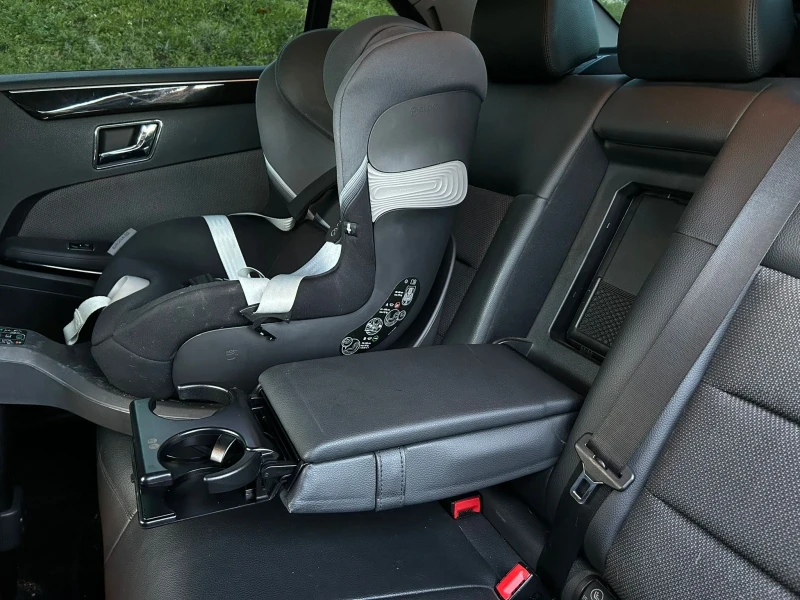 Mercedes-Benz E 220, снимка 15 - Автомобили и джипове - 52746476