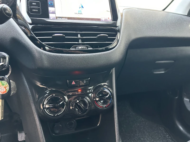 Peugeot 208 1.2i FULL LED НАВИ ЕВРО 6, снимка 14 - Автомобили и джипове - 53236837