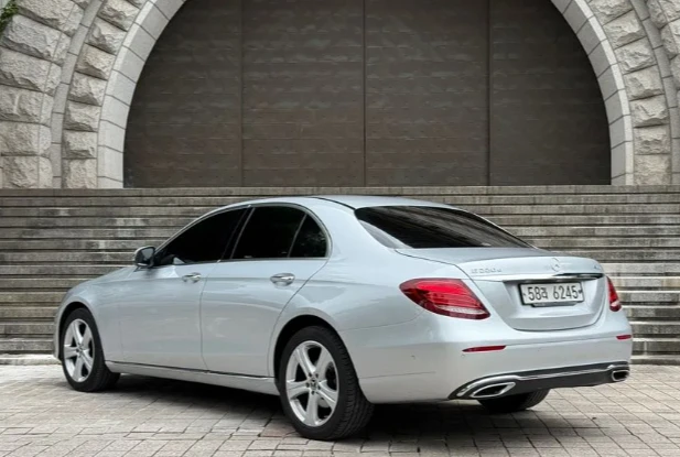 Mercedes-Benz E 220 Avantgarde - изображение 5