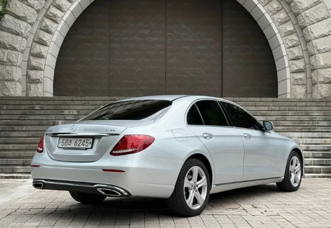 Mercedes-Benz E 220 Avantgarde - изображение 6