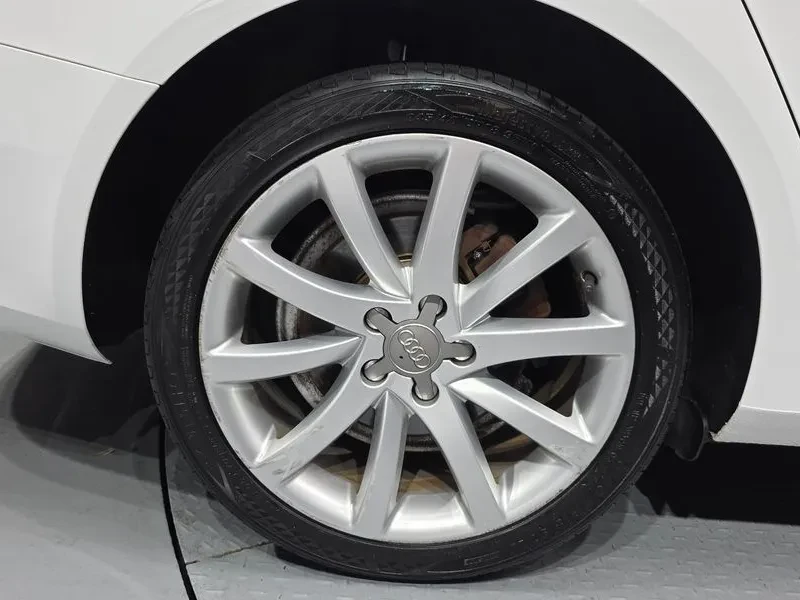 Audi A4 2.0 TDI, снимка 5 - Автомобили и джипове - 54143494