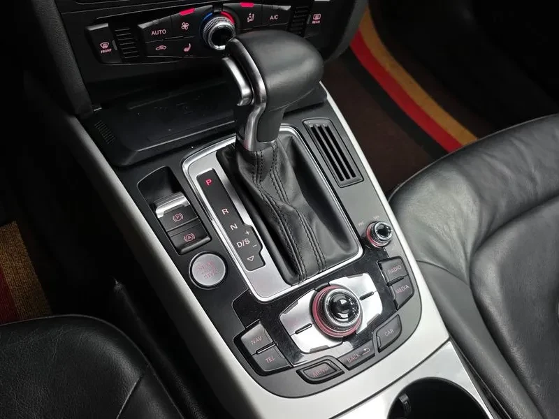 Audi A4 2.0 TDI, снимка 9 - Автомобили и джипове - 54143494