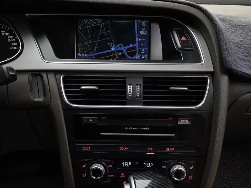 Audi A4 2.0 TDI Quattro, снимка 14 - Автомобили и джипове - 54143258