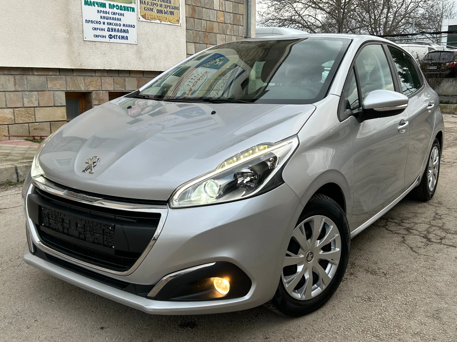 Peugeot 208 1.2i FULL LED НАВИ ЕВРО 6, снимка 1