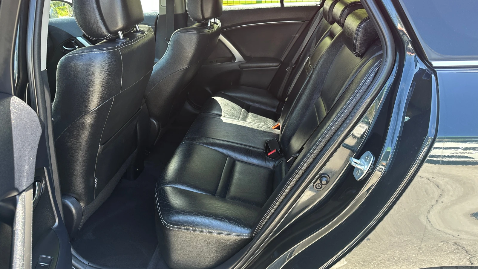 Toyota Avensis SW 2.0 D4D Luxury - изображение 9