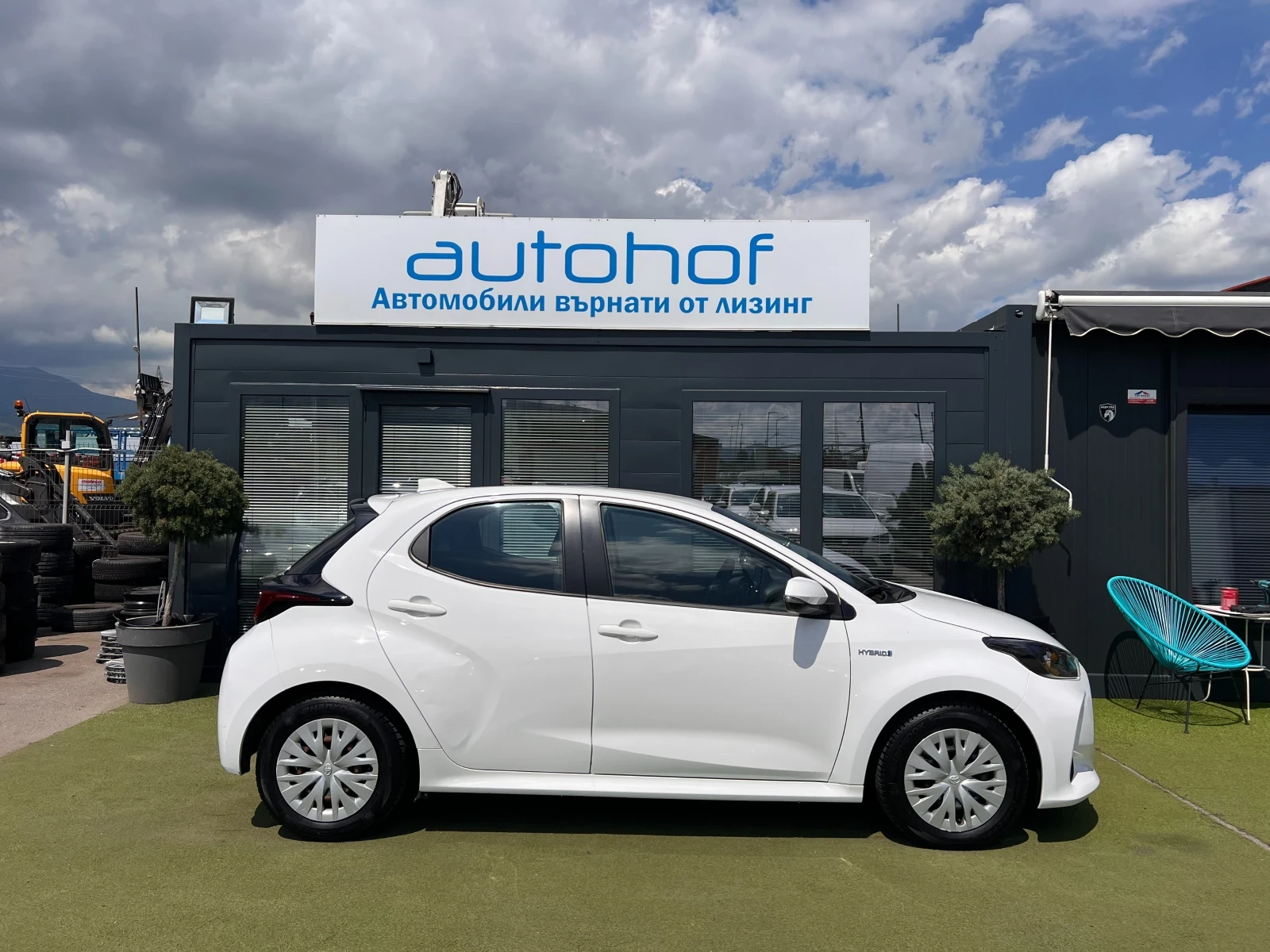 Toyota Yaris TERRA/HYBRID/1.5vvt-i/115K.C./Е-CVT AT/ - изображение 5