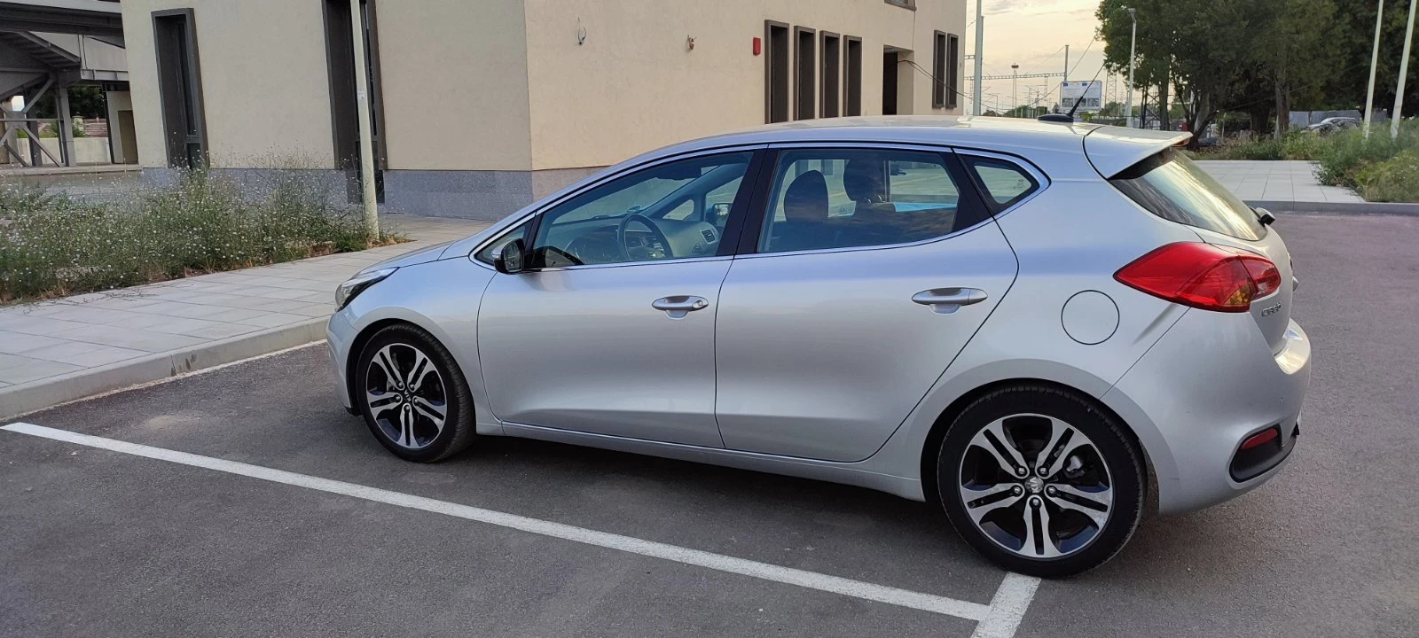 Kia Ceed 1.6GDI Всички екстри!Регистрирана!!! - изображение 3