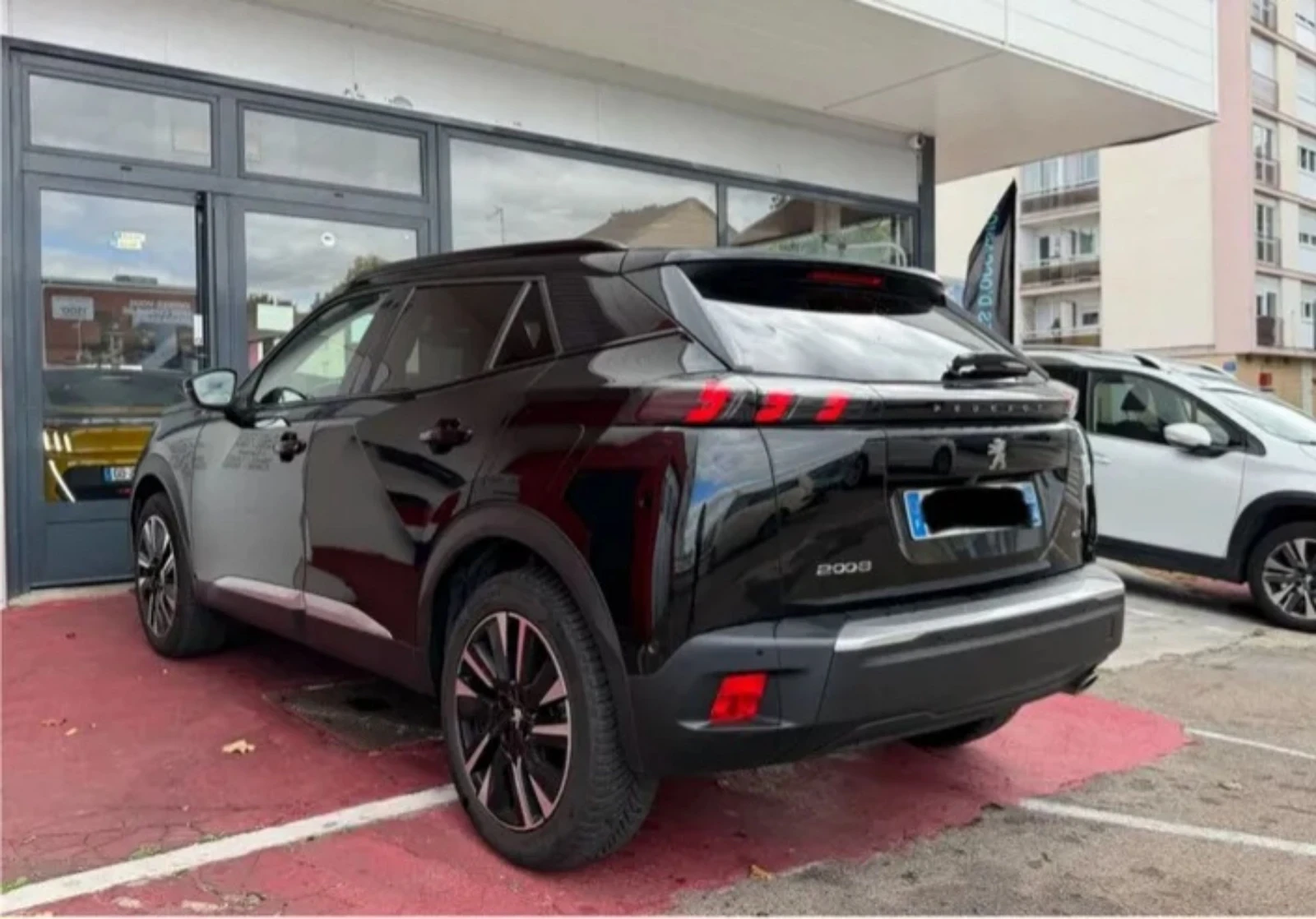 Peugeot 2008 1. 5GT BlueHDi 131 S&S EAT8 - изображение 3