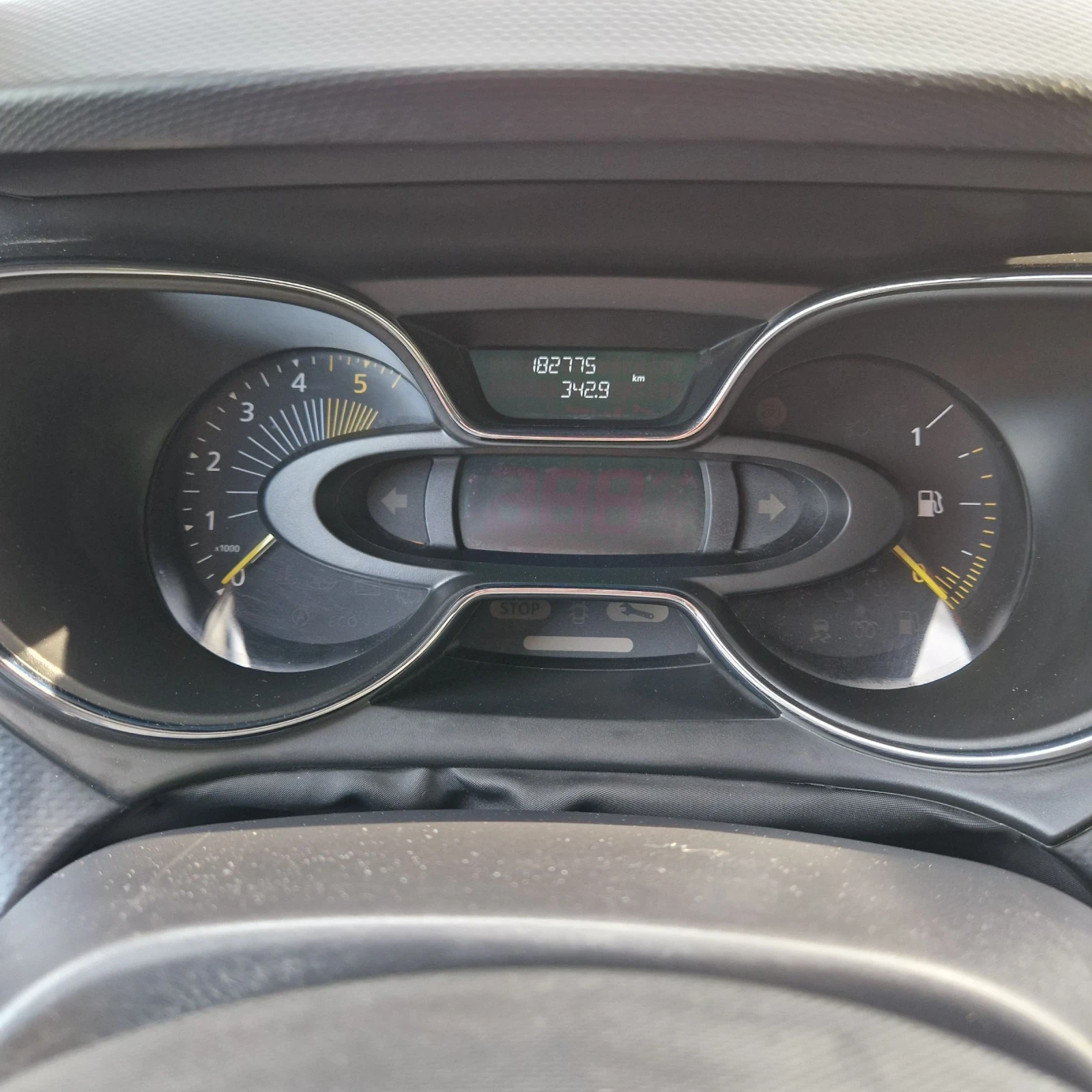 Renault Captur 1.5DCI FULL - изображение 9