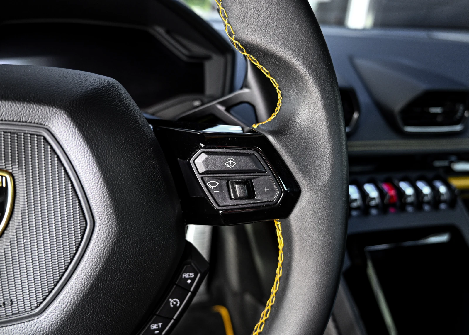 Lamborghini Huracan EVO* Grigio Lynx (Dark Grey) MET | Mobile.bg   14