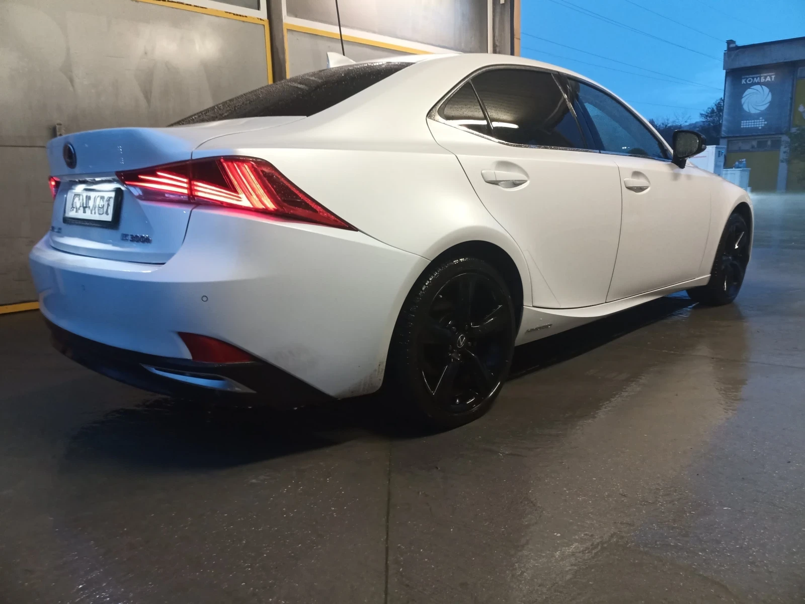 Lexus IS 300 Is 300h - изображение 6