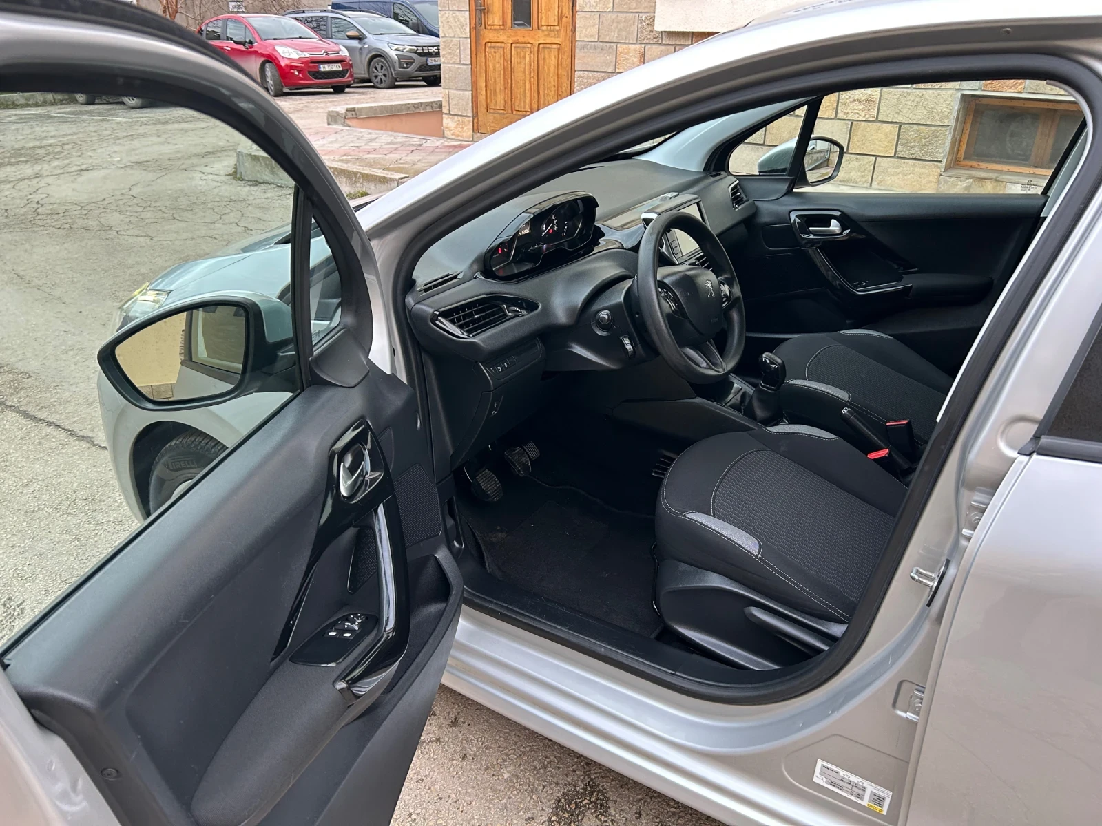 Peugeot 208 1.2i FULL LED НАВИ ЕВРО 6 - изображение 8