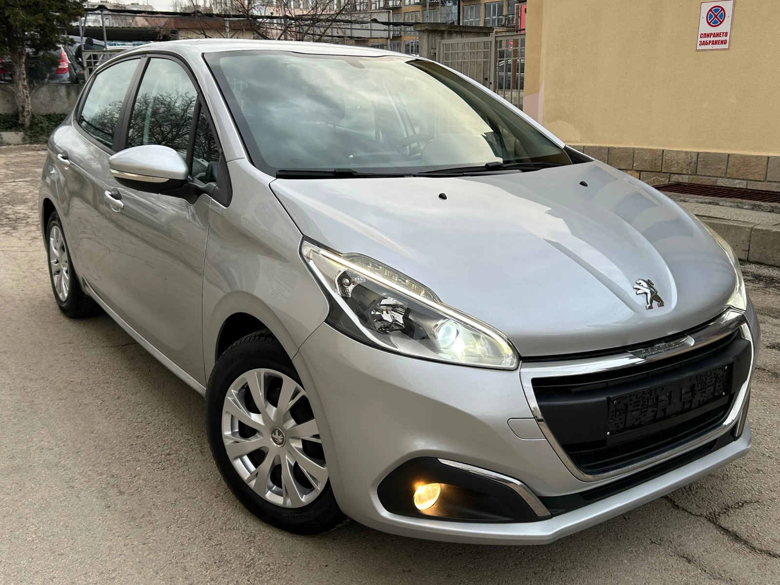 Peugeot 208 1.2i FULL LED НАВИ ЕВРО 6 - изображение 3