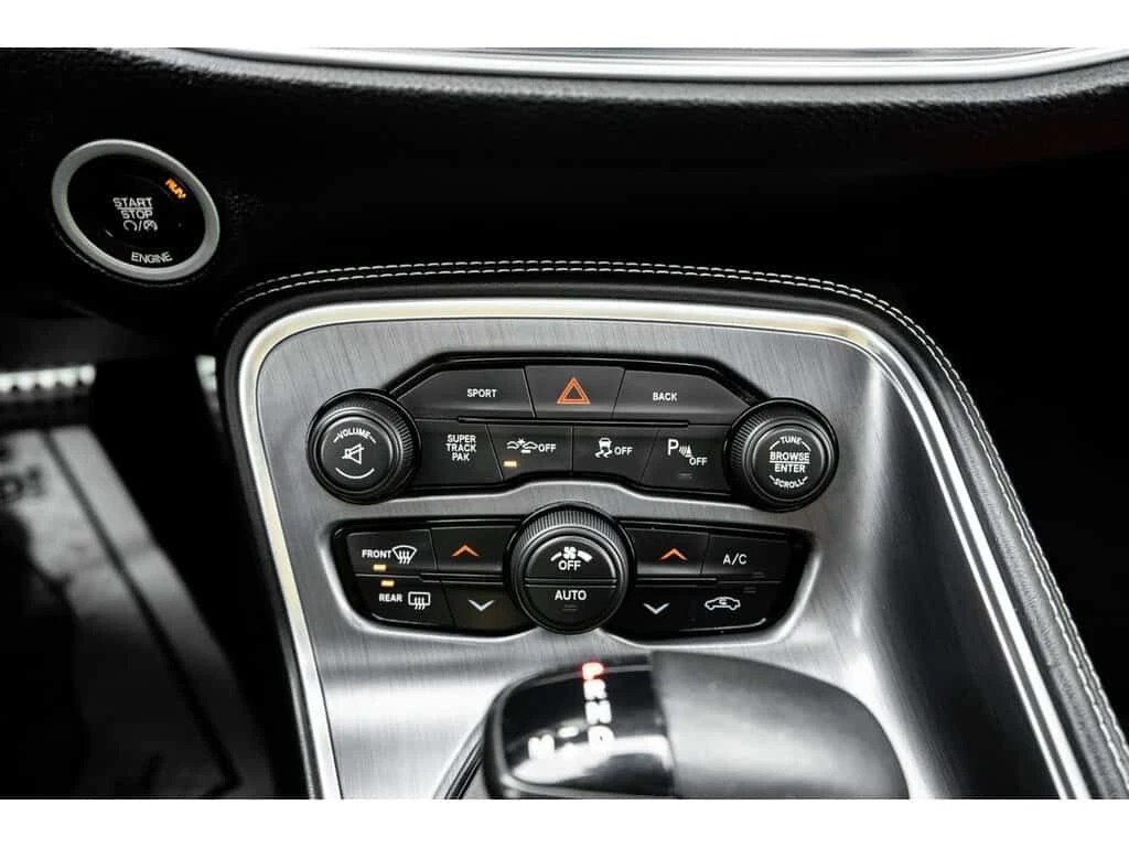 Dodge Challenger * Scat Pack Shaker * CARFAX * ЦЕНА ДО БГ, снимка 13 - Автомобили и джипове - 53814741