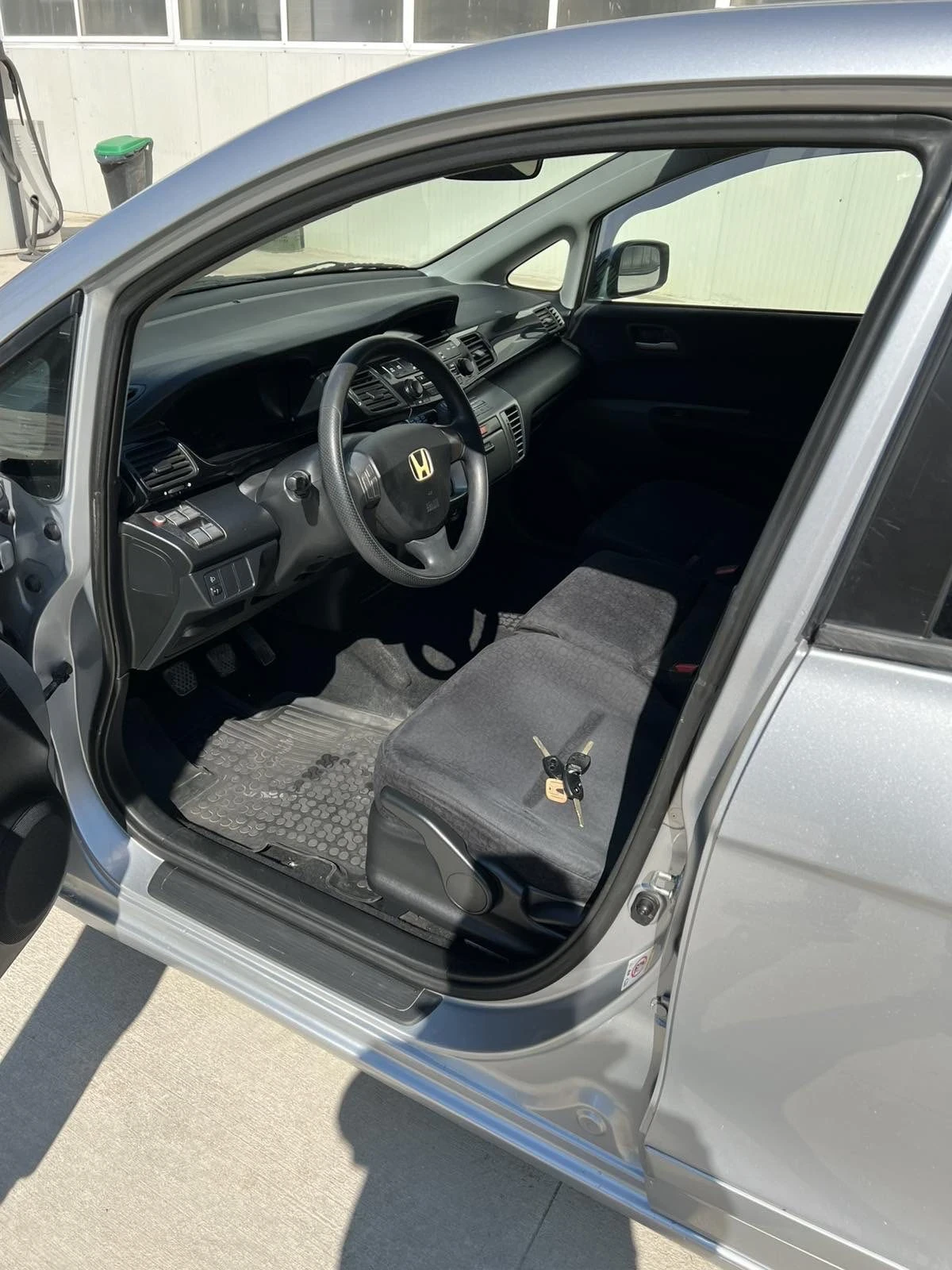 Honda Fr-v 1.7, снимка 7 - Автомобили и джипове - 53846005