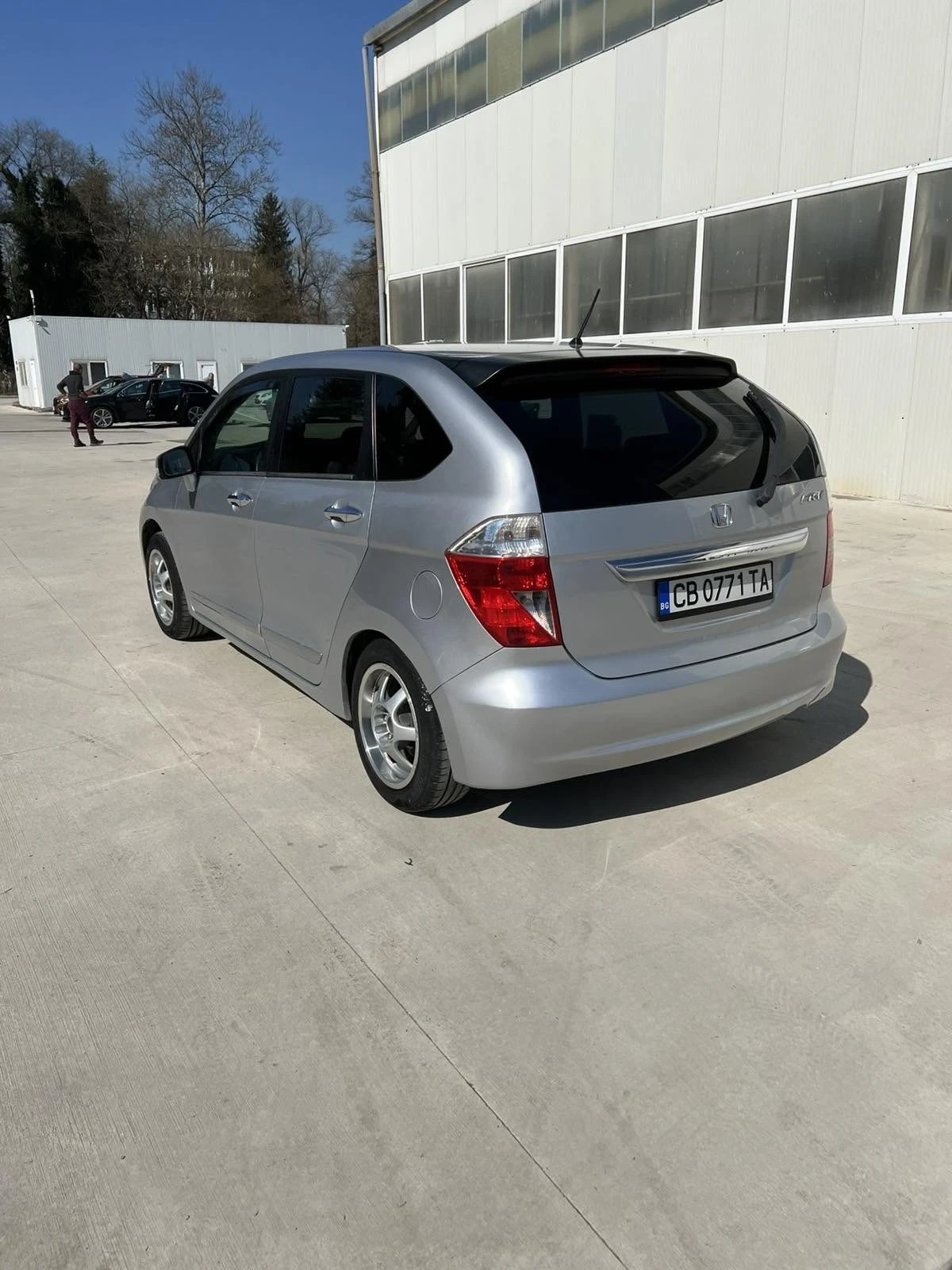 Honda Fr-v 1.7, снимка 3 - Автомобили и джипове - 53846005