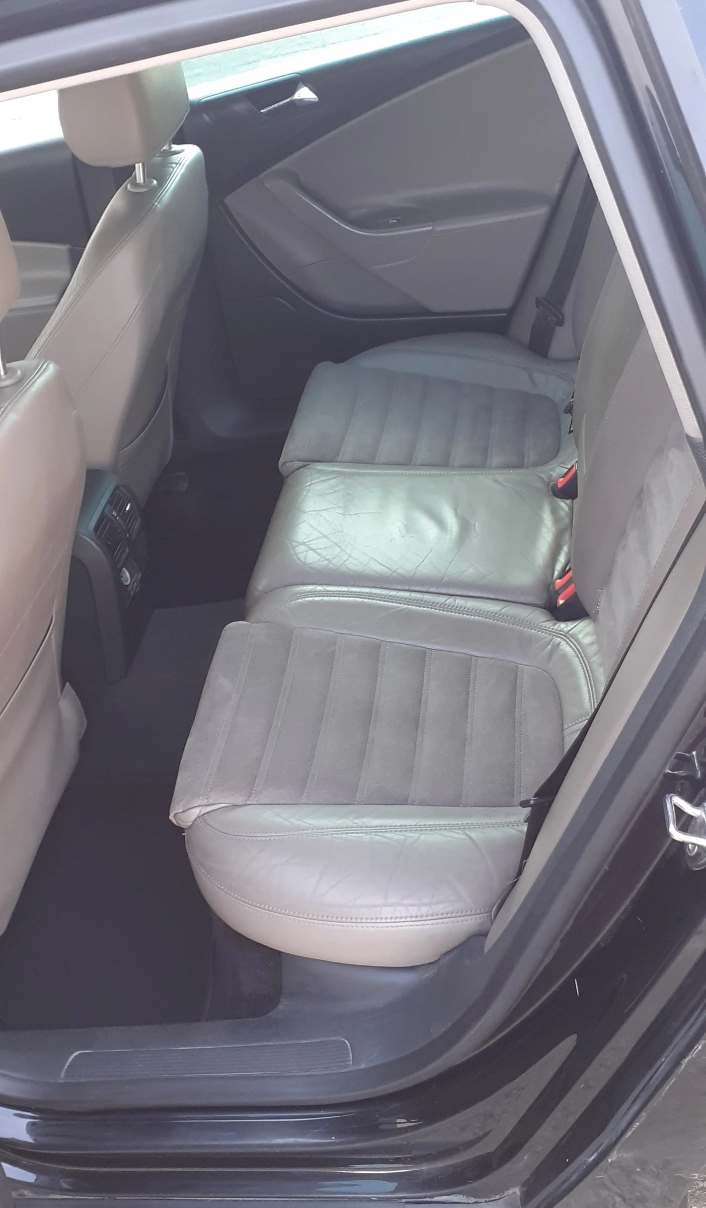 VW Passat 2.0TD 4MOTION, снимка 8 - Автомобили и джипове - 54412594