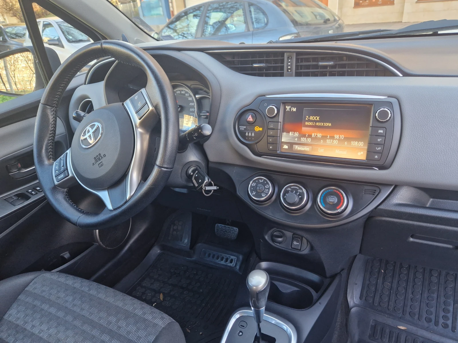 Toyota Yaris, снимка 9 - Автомобили и джипове - 54642035