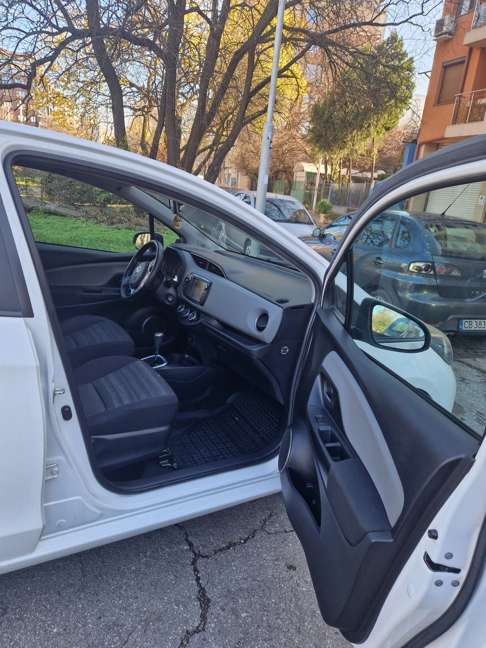 Toyota Yaris, снимка 3 - Автомобили и джипове - 54642035