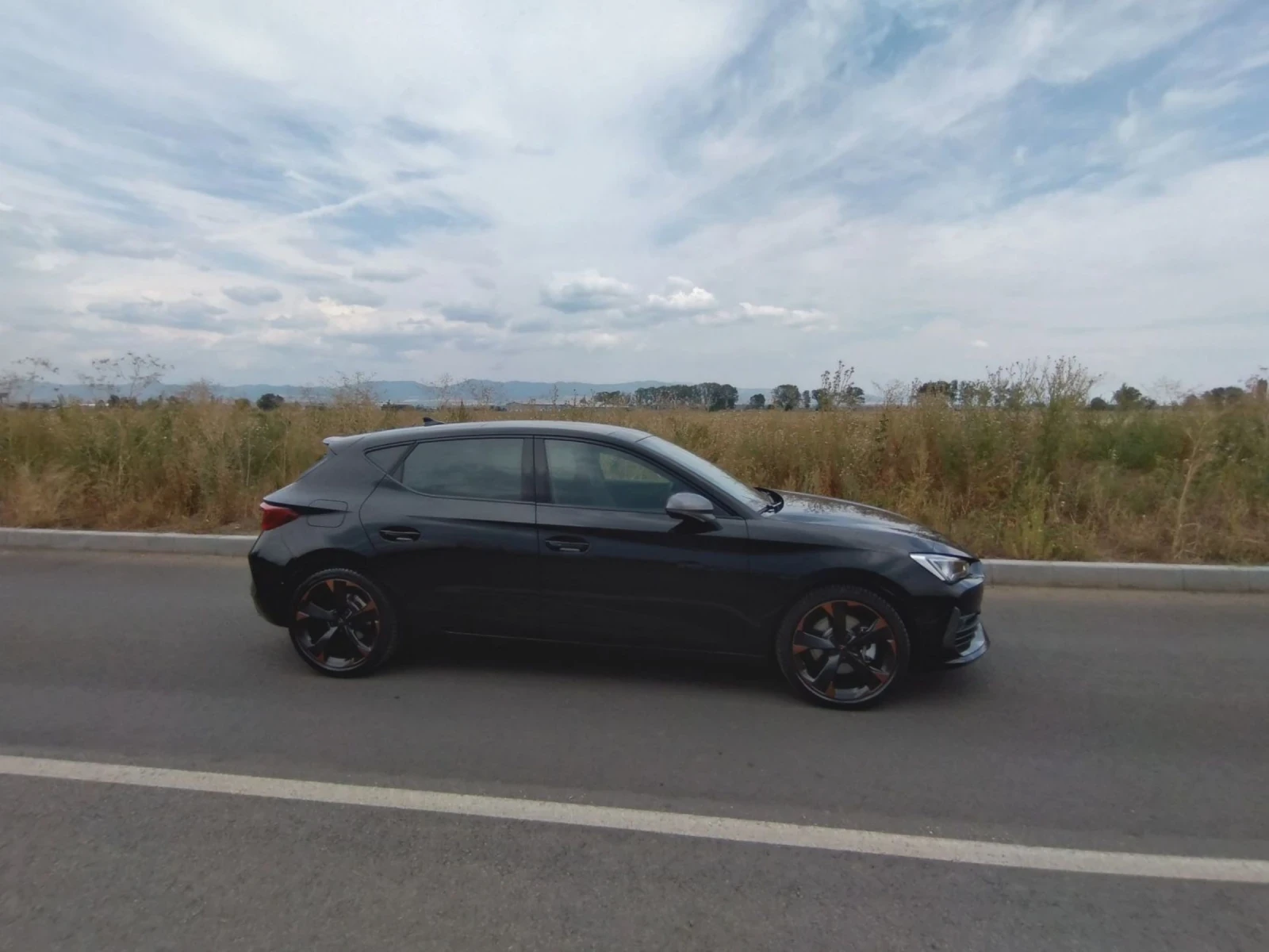 Cupra Leon  1.5 eTSI | КАТО НОВА |   Панорама | Гаранция, снимка 5 - Автомобили и джипове - 54722484