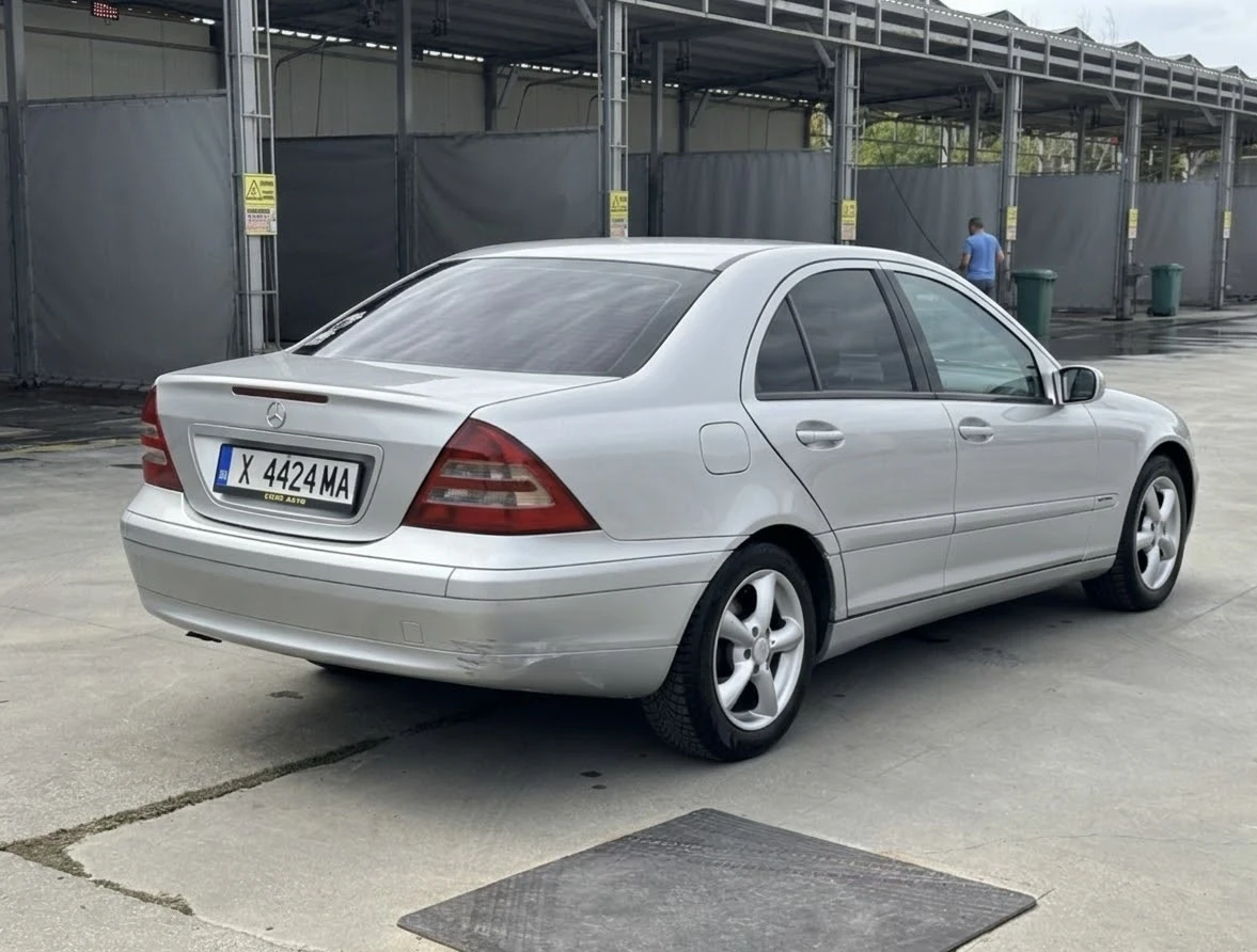 Mercedes-Benz C 220 2.2 CDI, снимка 3 - Автомобили и джипове - 56266366
