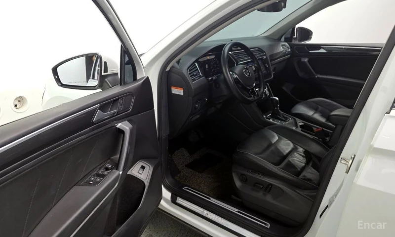 VW Tiguan, снимка 10 - Автомобили и джипове - 53058449