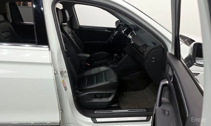 VW Tiguan, снимка 11 - Автомобили и джипове - 53058449