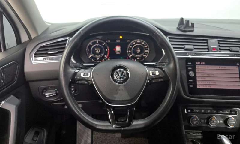 VW Tiguan, снимка 13 - Автомобили и джипове - 53058449