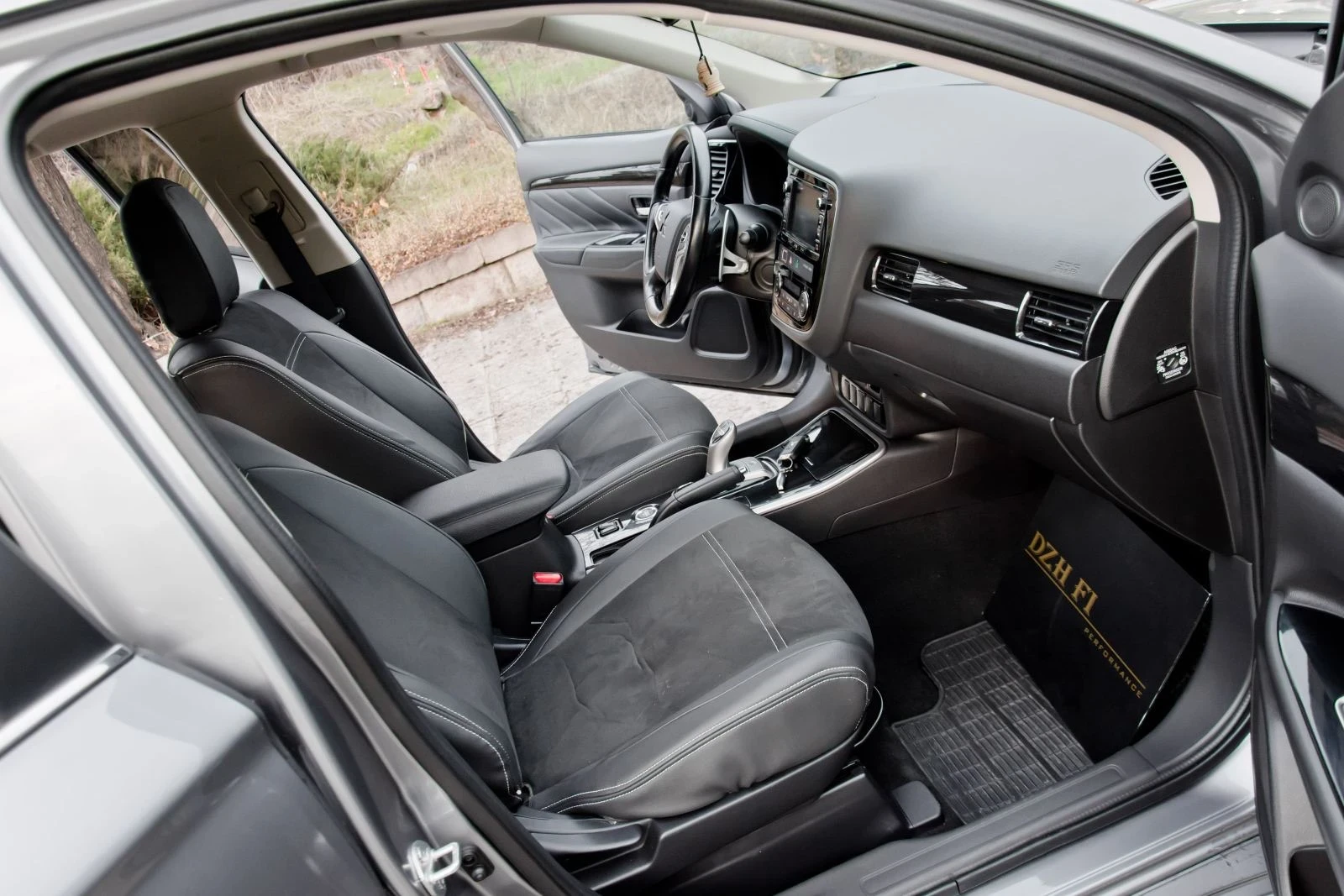 Mitsubishi Outlander Mitsubishi Outlander 2.0 plug-in hybrid | Mobile.bg � ����������� 12