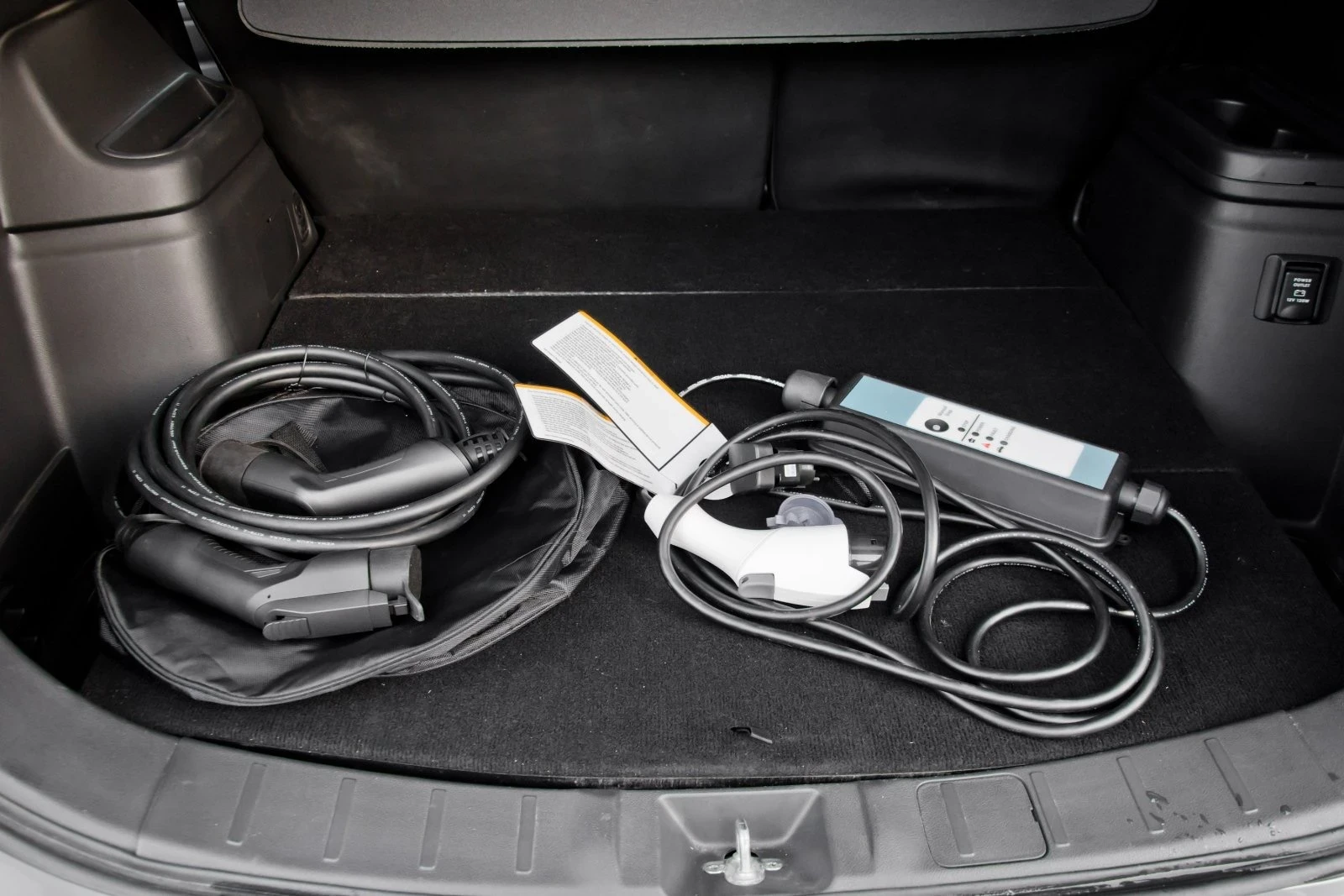 Mitsubishi Outlander Mitsubishi Outlander 2.0 plug-in hybrid | Mobile.bg � ����������� 14