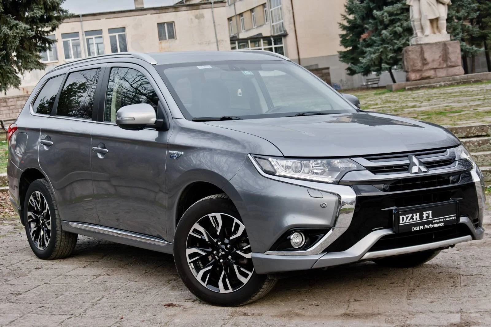 Mitsubishi Outlander Mitsubishi Outlander 2.0 plug-in hybrid - изображение 2