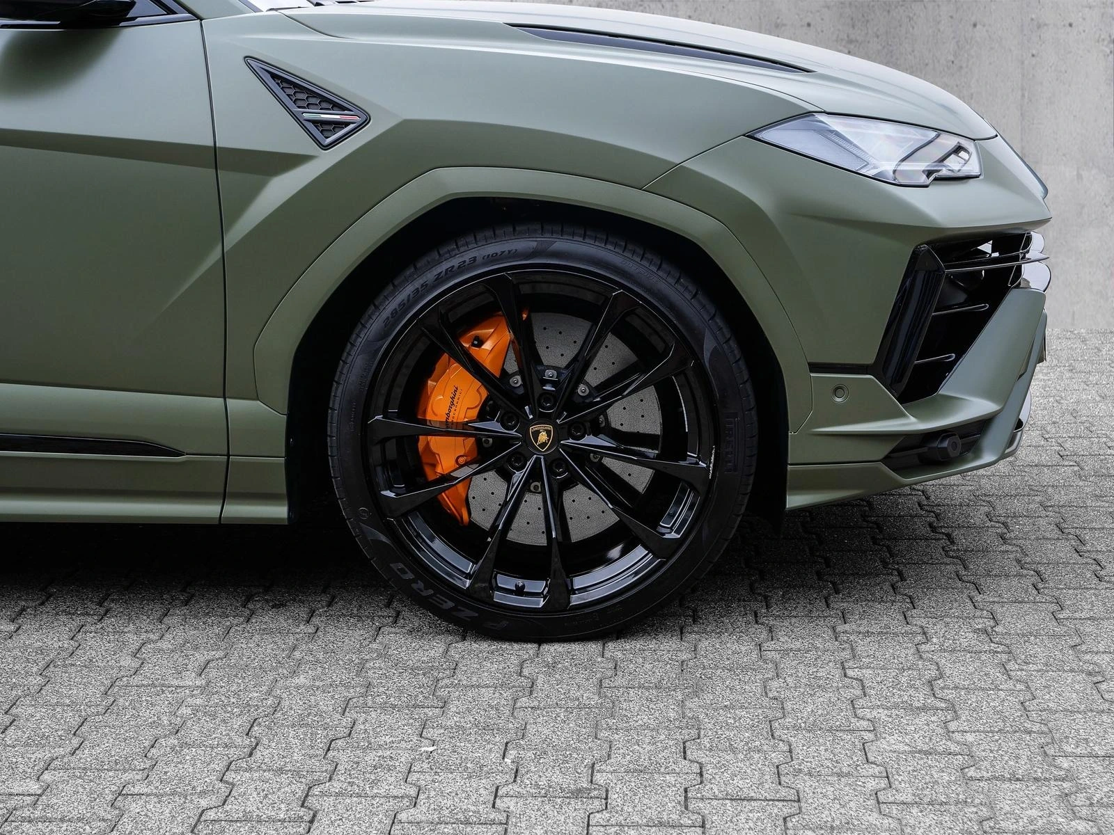 Lamborghini Urus S/666 HP/AKRAPOVIC/CARBON/CERAMIC/B&O/PANO/ - изображение 3