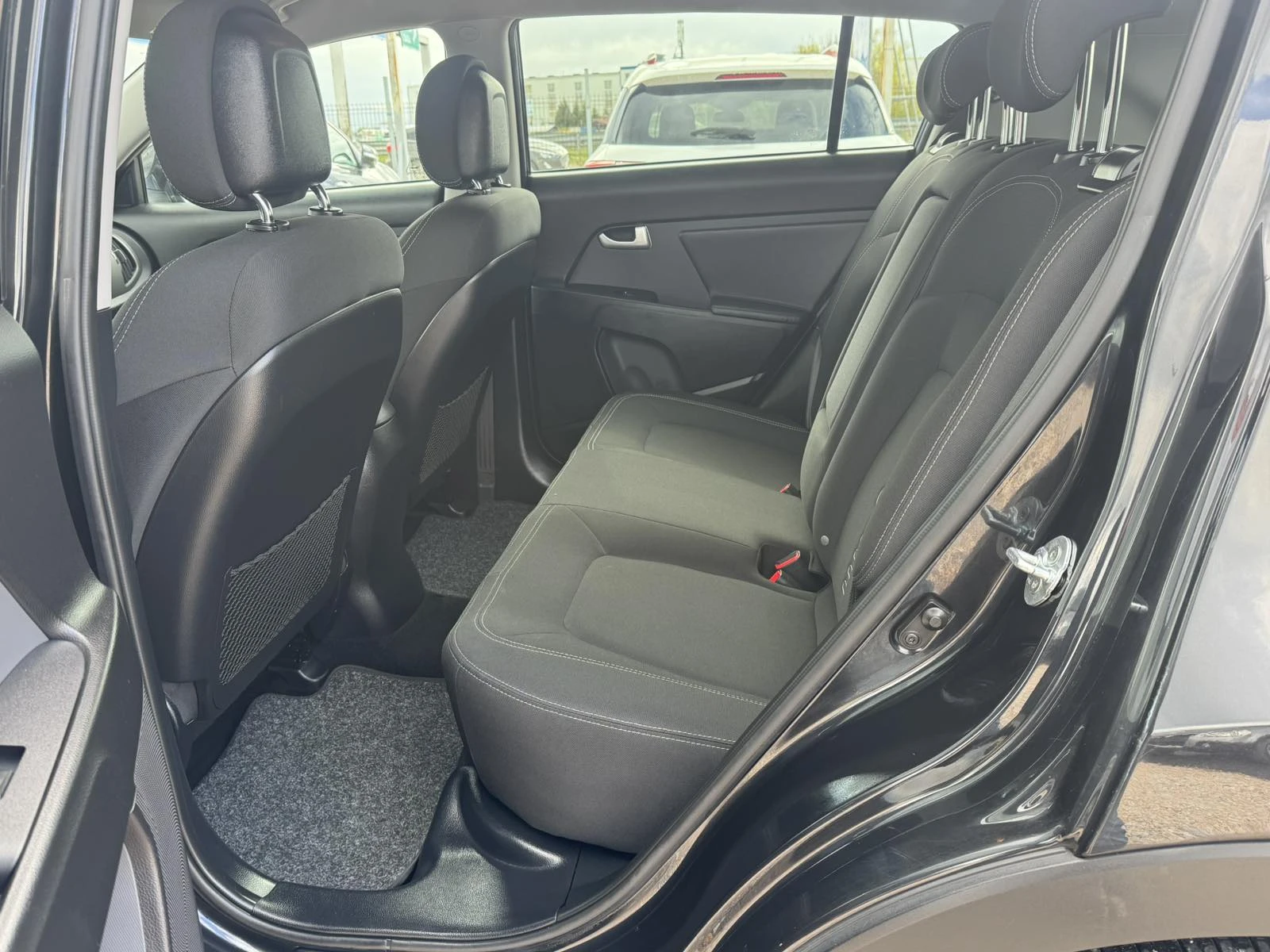 Kia Sportage 1.6I GAZ, снимка 8 - Автомобили и джипове - 54089972