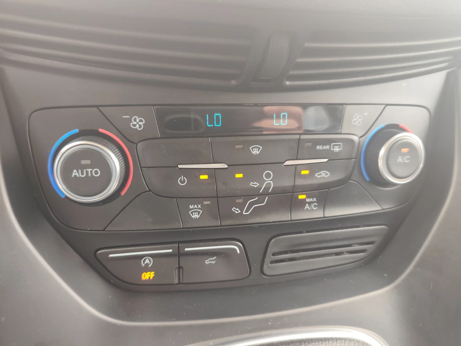Ford Kuga 1.5 TDCI, снимка 9 - Автомобили и джипове - 54761325