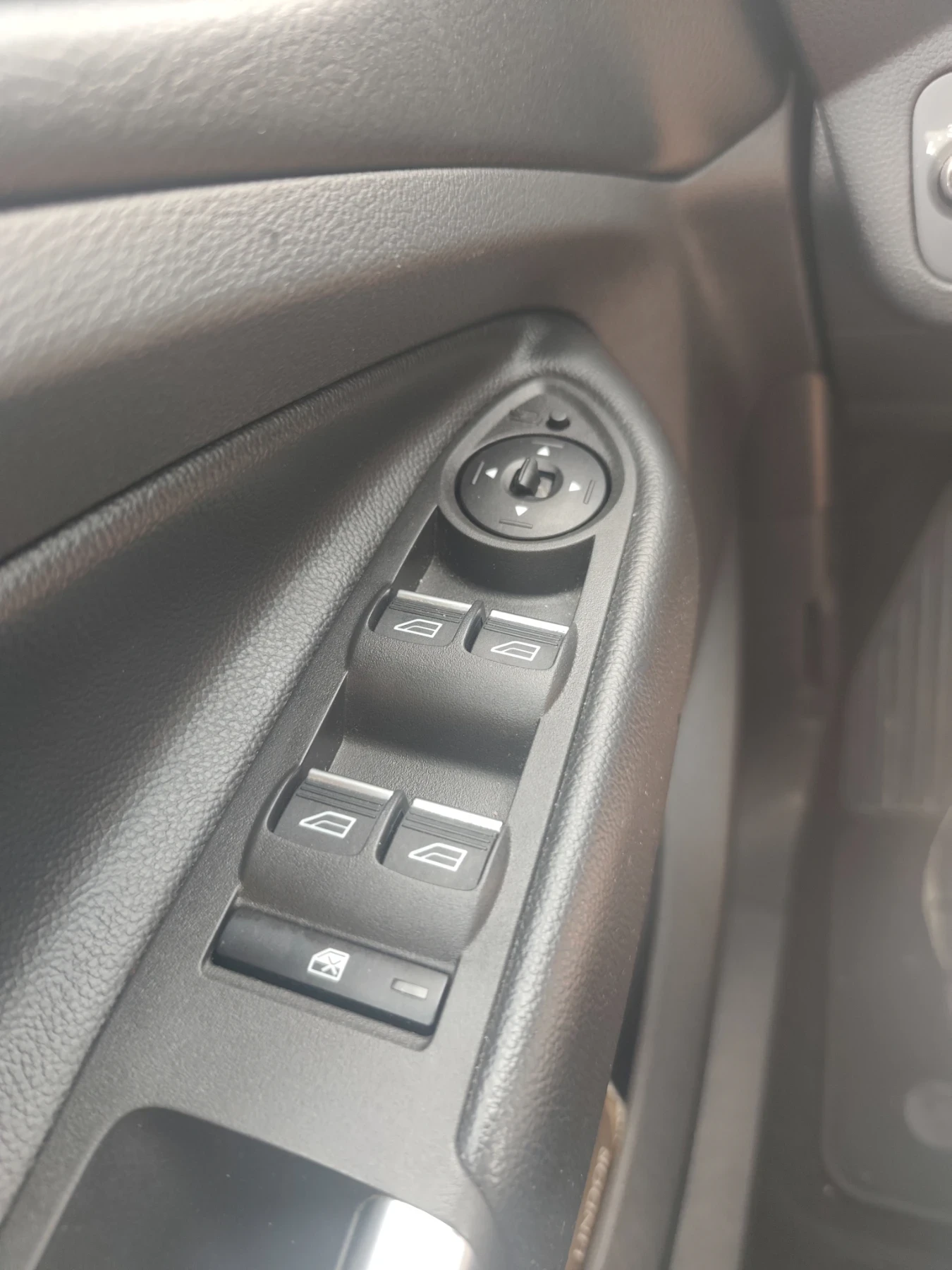 Ford Kuga 1.5 TDCI, снимка 15 - Автомобили и джипове - 54761325