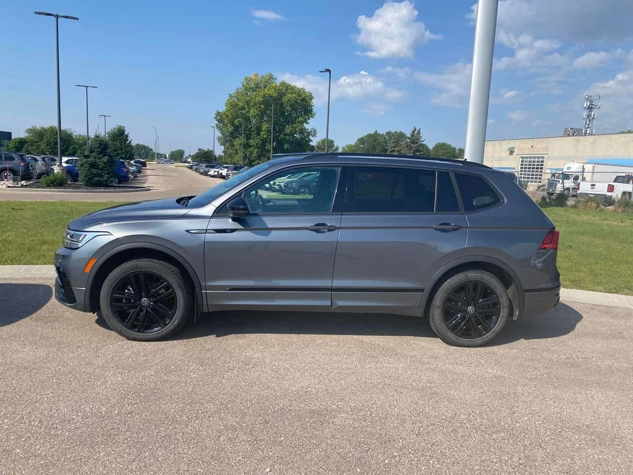VW Tiguan Comfortline R Line Black Edition , снимка 2 - Автомобили и джипове - 55782189