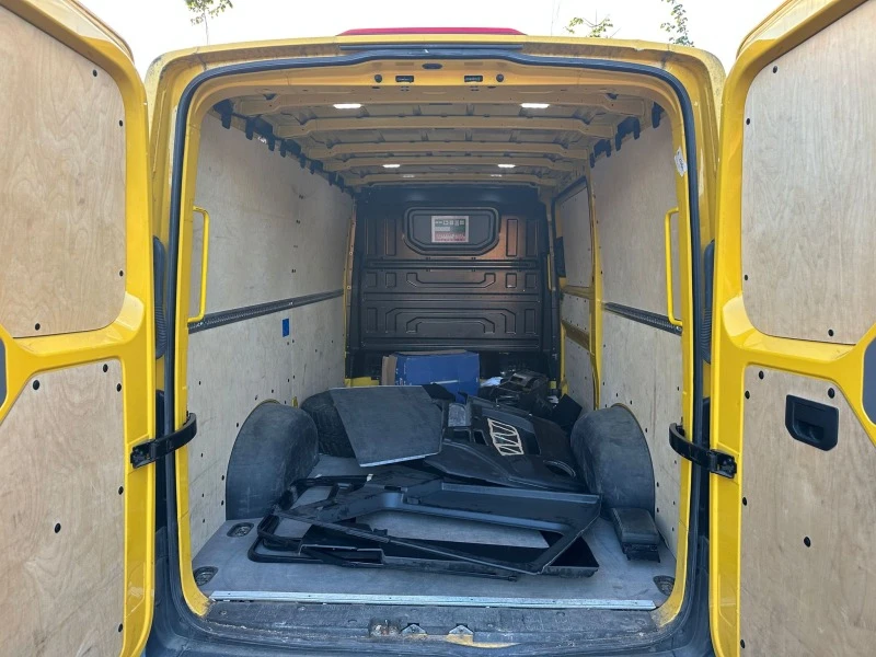 VW Crafter, снимка 8 - Бусове и автобуси - 49460144