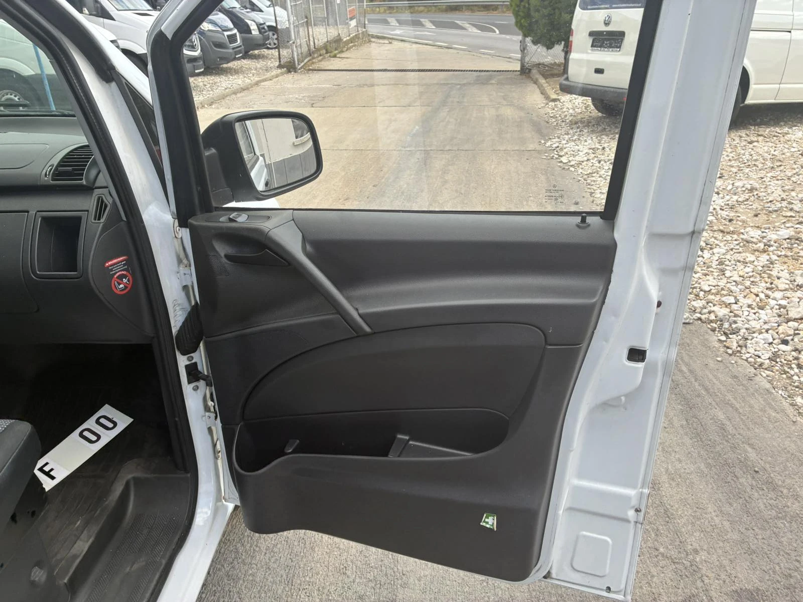 Mercedes-Benz Vito 2.2CDI, 9местен, КЛИМА, снимка 11 - Бусове и автобуси - 56104313