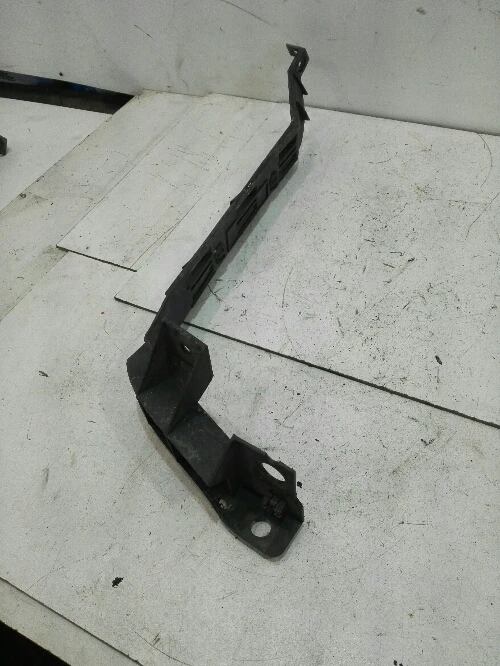 Водач задна броня десен Фолксваген Бора 2.3Б седан