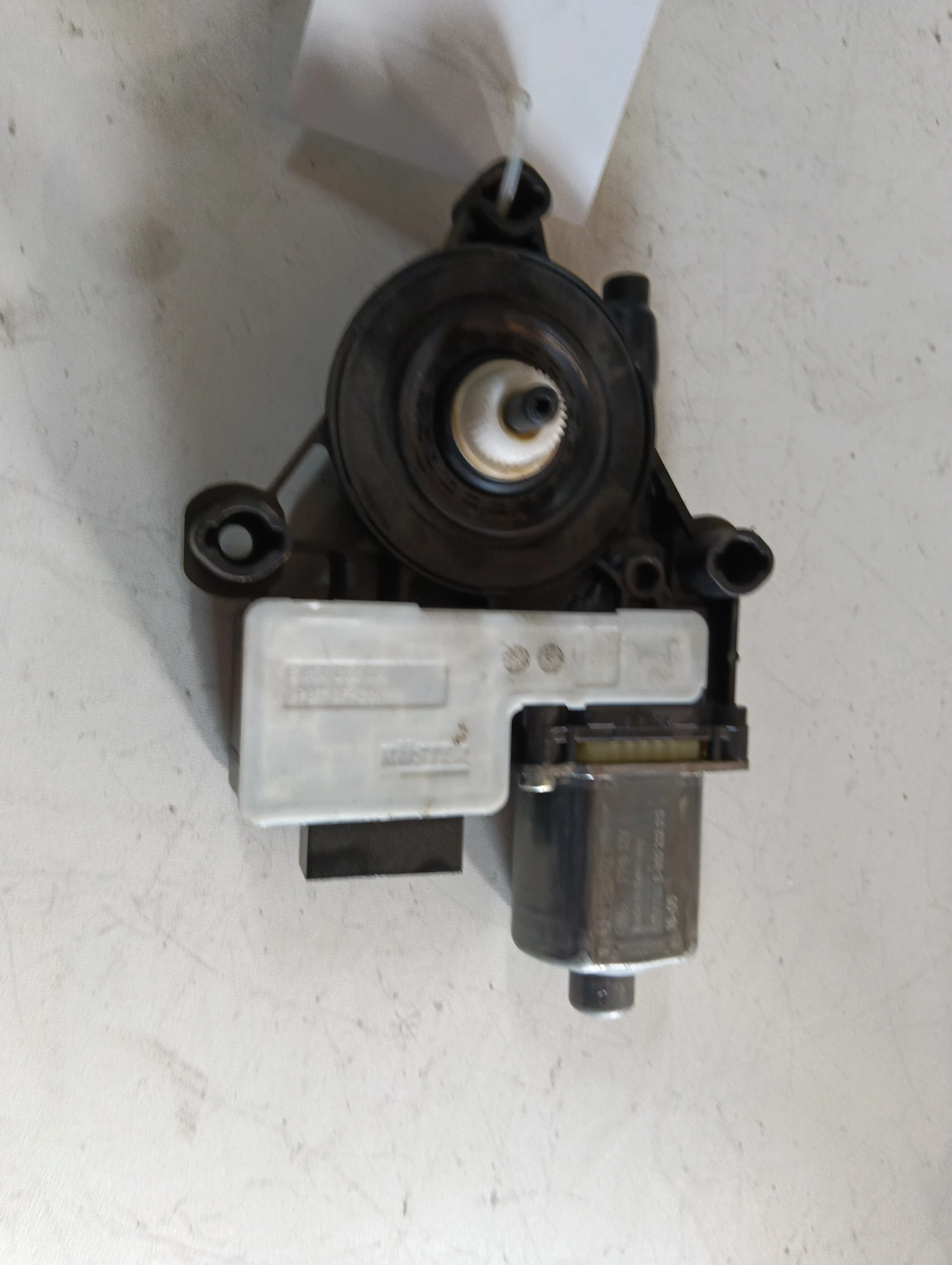 ел.машинка за задно ляво  5Q0959811 Audi A3